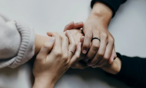 Strata bliskiej osoby - jak sobie poradzić z żałobą?